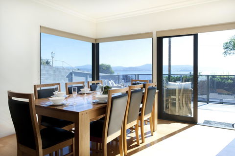 Sandy Bay Waterfront Home - Accommodation Gladstone 31