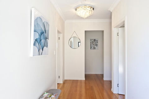 Sandy Bay Waterfront Home - Accommodation Gladstone 25