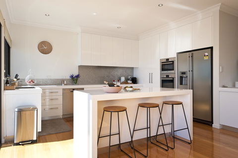 Sandy Bay Waterfront Home - Accommodation Gladstone 10