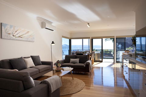 Sandy Bay Waterfront Home - Accommodation Gladstone 29