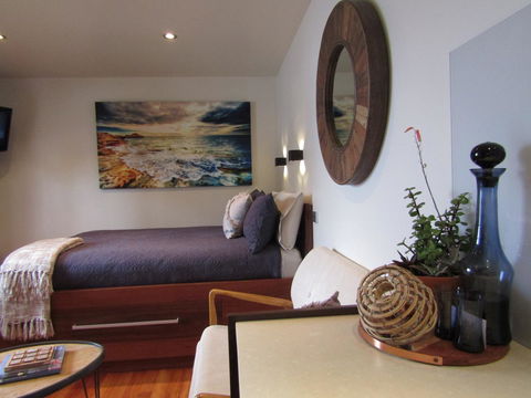 Salt Box Hideaway - Accommodation Gladstone 0
