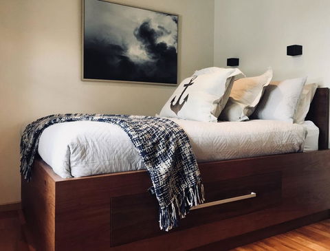 Salt Box Hideaway - Accommodation Gladstone 3