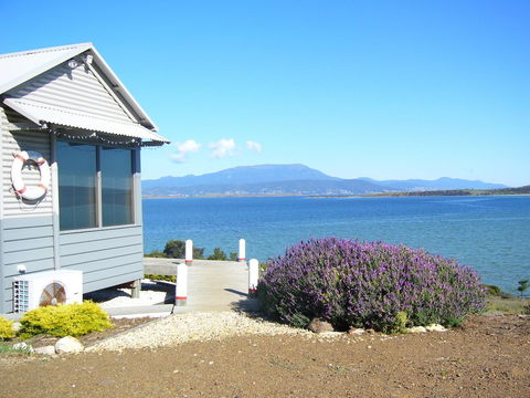 The Boat Shed - Accommodation Gladstone 0
