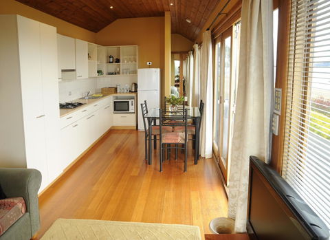 The Boat Shed - Accommodation Gladstone 7