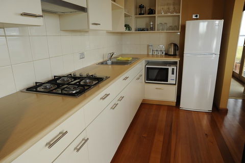 The Boat Shed - Accommodation Gladstone 5