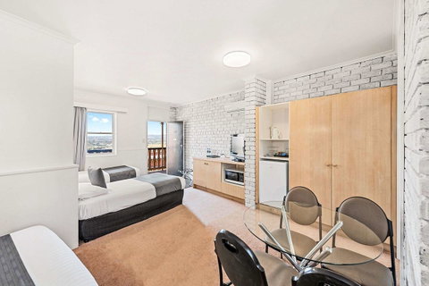 Coach House Launceston - Accommodation Gladstone 8