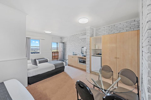 Coach House Launceston - Accommodation Gladstone 9