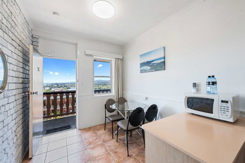 Coach House Launceston - Accommodation Gladstone 11