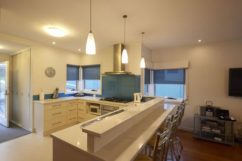 Bridport Holiday Rental - Accommodation Gladstone 3