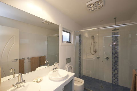 Bridport Holiday Rental - Accommodation Gladstone 5