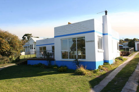 Bridport Holiday Rental - Accommodation Gladstone 1