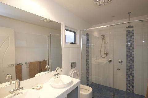 Bridport Holiday Rental - Accommodation Gladstone 4