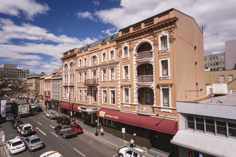 Hadley\'s Orient Hotel - Accommodation Gladstone 0