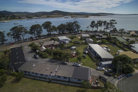 Georges Bay Apartments - Accommodation Gladstone 25