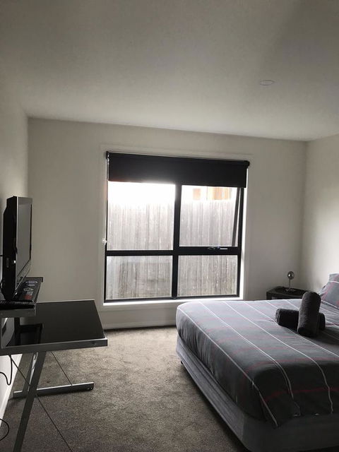 Georges Bay Apartments - Accommodation Gladstone 7