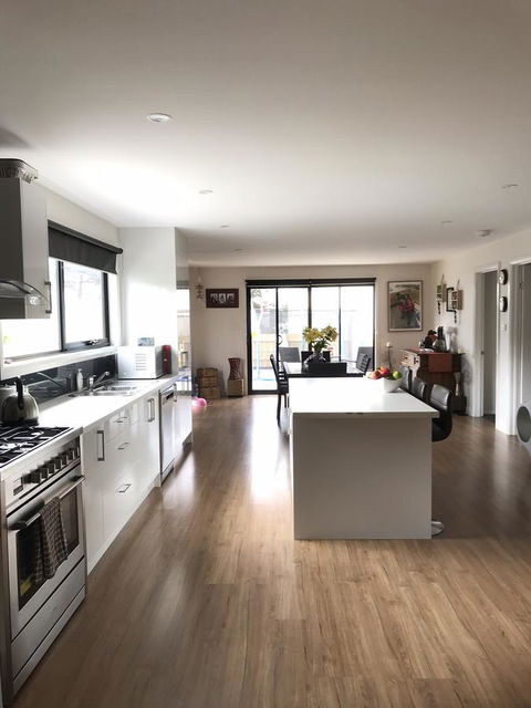 Georges Bay Apartments - Accommodation Gladstone 10