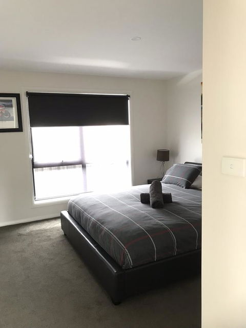 Georges Bay Apartments - Accommodation Gladstone 5