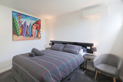 Georges Bay Apartments - Accommodation Gladstone 23