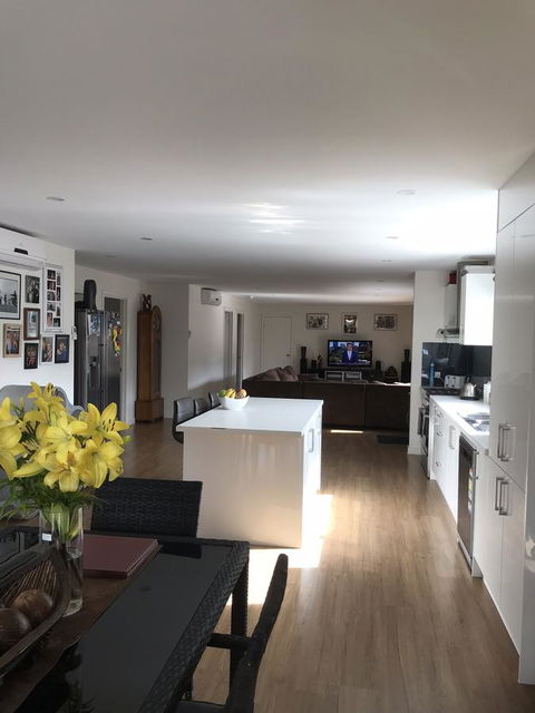 Georges Bay Apartments - Accommodation Gladstone 6