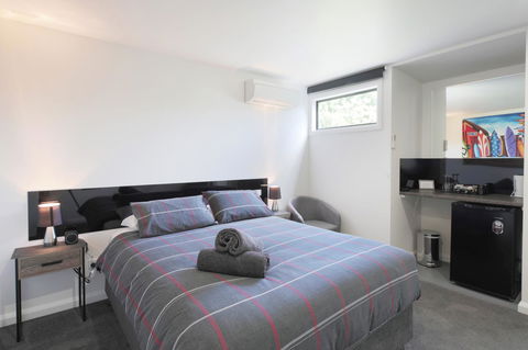 Georges Bay Apartments - Accommodation Gladstone 24