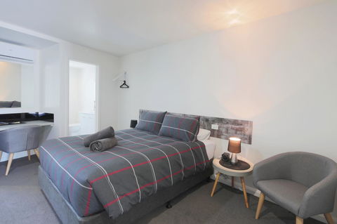 Georges Bay Apartments - Accommodation Gladstone 22