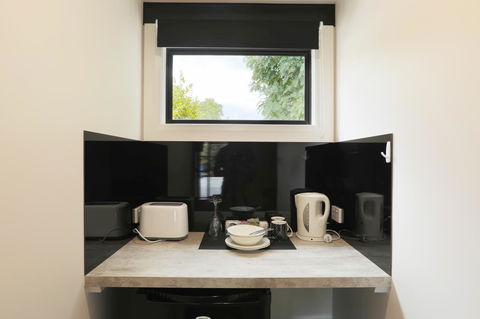 Georges Bay Apartments - Accommodation Gladstone 17