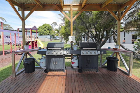 Georges Bay Apartments - Accommodation Gladstone 40
