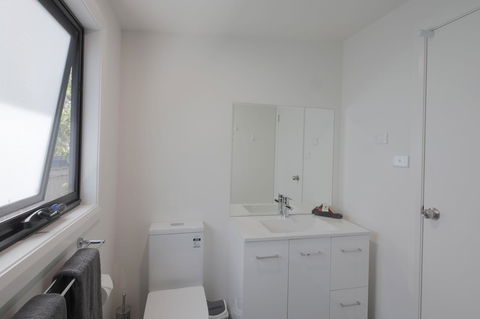 Georges Bay Apartments - Accommodation Gladstone 20
