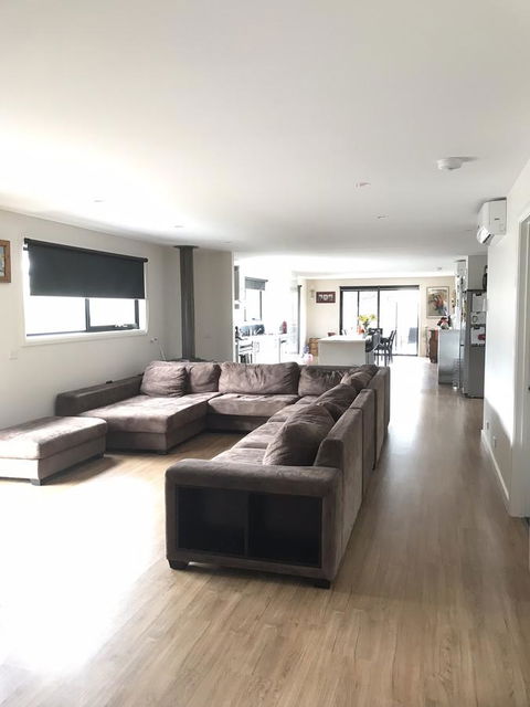 Georges Bay Apartments - Accommodation Gladstone 9