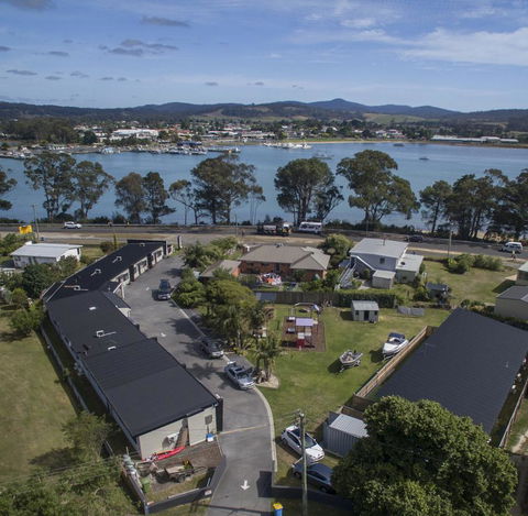 Georges Bay Apartments - Accommodation Gladstone 28
