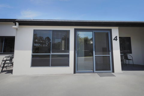 Georges Bay Apartments - Accommodation Gladstone 35