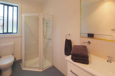 Georges Bay Apartments - Accommodation Gladstone 32