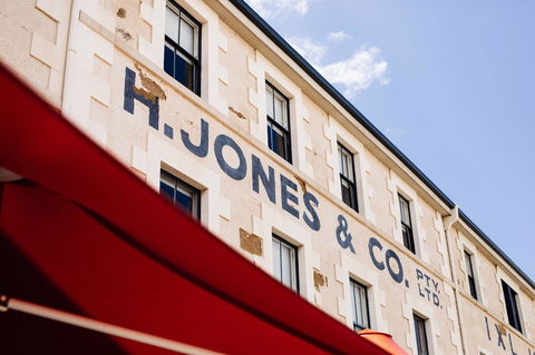 The Henry Jones Art Hotel - Accommodation Gladstone 0