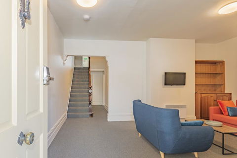 4 Bedroom House - Hobart CBD - Free Parking - Free WIFI - Accommodation Gladstone 21