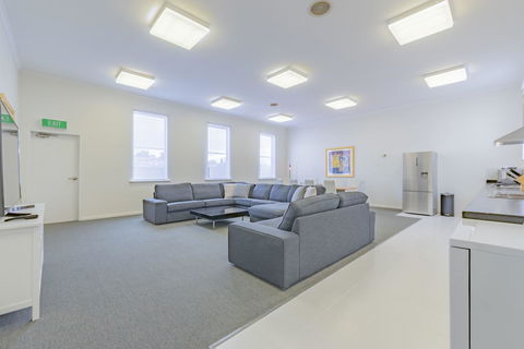 4 Bedroom House - Hobart CBD - Free Parking - Free WIFI - Accommodation Gladstone 9