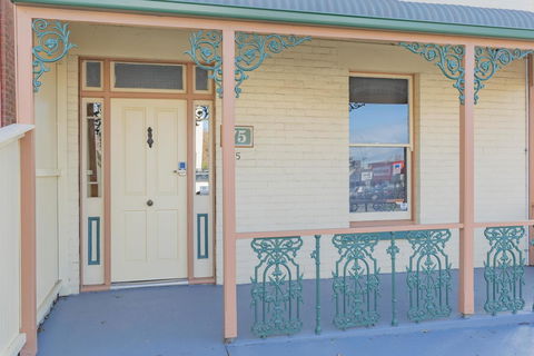 4 Bedroom House - Hobart CBD - Free Parking - Free WIFI - Accommodation Gladstone 25