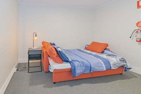 4 Bedroom House - Hobart CBD - Free Parking - Free WIFI - Accommodation Gladstone 18