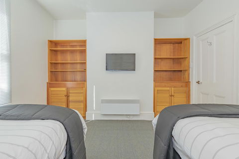 4 Bedroom House - Hobart CBD - Free Parking - Free WIFI - Accommodation Gladstone 15