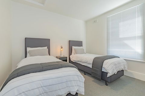 4 Bedroom House - Hobart CBD - Free Parking - Free WIFI - Accommodation Gladstone 23