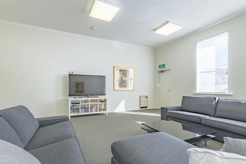 4 Bedroom House - Hobart CBD - Free Parking - Free WIFI - Accommodation Gladstone 20