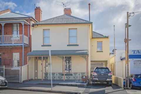 4 Bedroom House - Hobart CBD - Free Parking - Free WIFI - Accommodation Gladstone 5