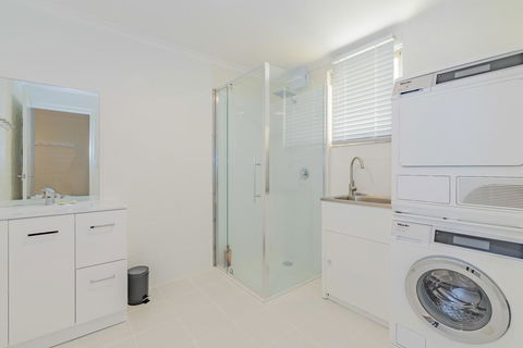 4 Bedroom House - Hobart CBD - Free Parking - Free WIFI - Accommodation Gladstone 4