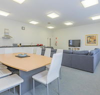 4 Bedroom House - Hobart CBD - Free Parking - Accommodation Gladstone