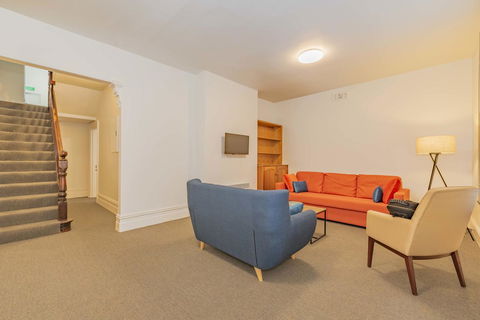 4 Bedroom House - Hobart CBD - Free Parking - Free WIFI - Accommodation Gladstone 6