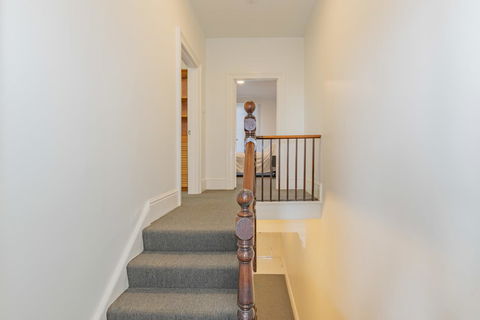 4 Bedroom House - Hobart CBD - Free Parking - Free WIFI - Accommodation Gladstone 19