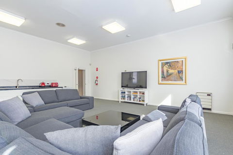 4 Bedroom House - Hobart CBD - Free Parking - Free WIFI - Accommodation Gladstone 12