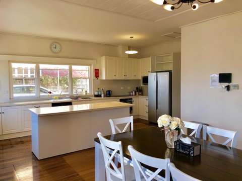 Riverbank Villa - Accommodation Gladstone 5