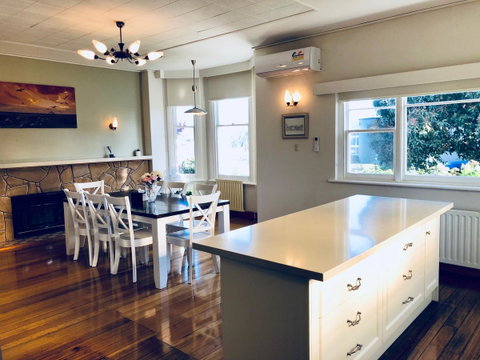 Riverbank Villa - Accommodation Gladstone 4