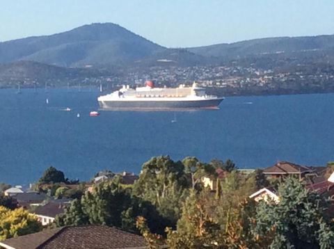 Million Dollar Views - Accommodation Gladstone 9