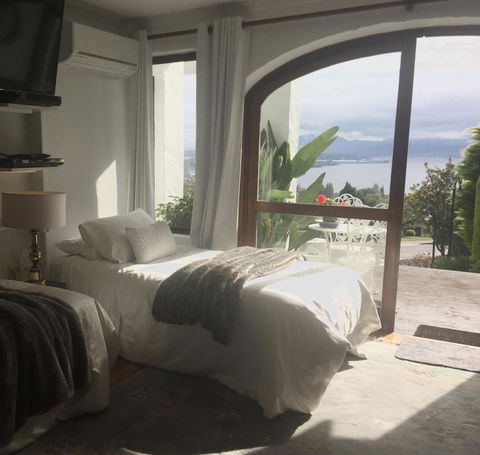 Million Dollar Views - Accommodation Gladstone 31